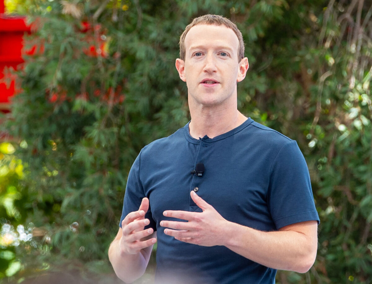 Meta creeaza o clona digitala a lui Mark Zuckerberg pentru ca angajatii sa poata comunica cu seful