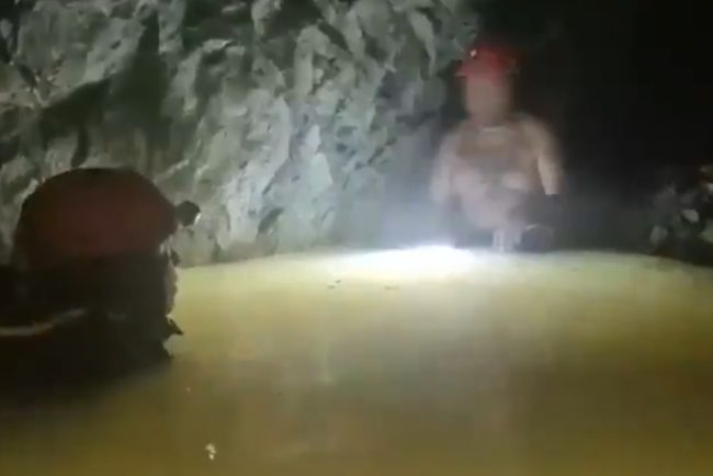 Miner salvat dupa 14 zile petrecute sub pamant in Mexic in urma colapsului unei mine