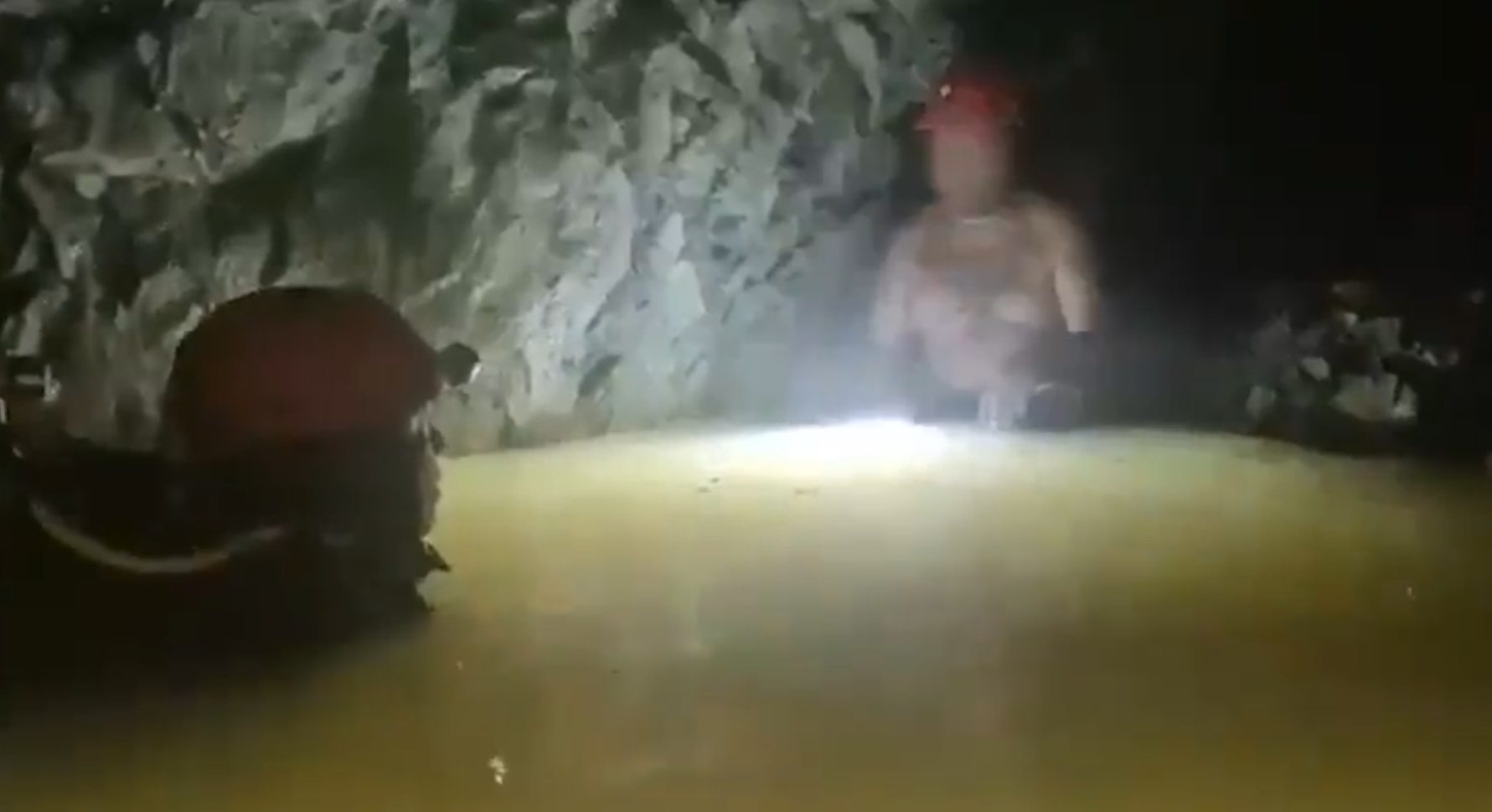 Miner salvat dupa 14 zile petrecute sub pamant in Mexic in urma colapsului unei mine