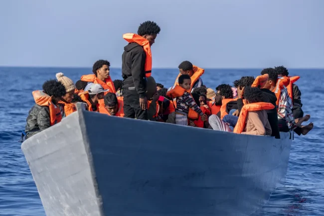 O barca cu migranti afgani s a rasturnat in apele Turciei 19 persoane inclusiv un bebelus si au pierdut viata