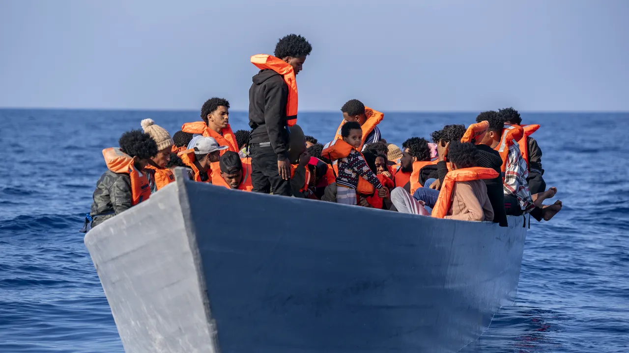 O barca cu migranti afgani s a rasturnat in apele Turciei 19 persoane inclusiv un bebelus si au pierdut viata