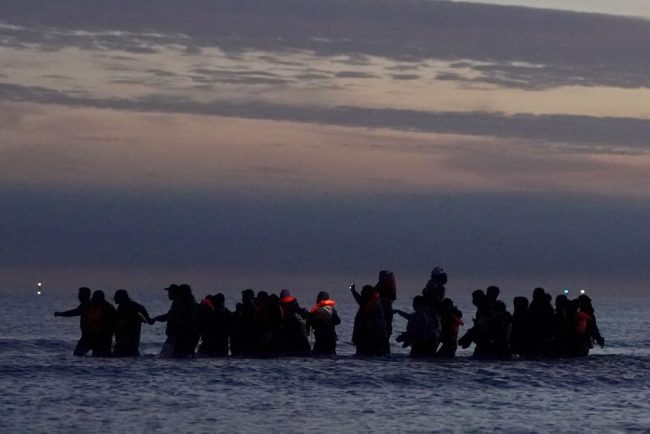 Patru persoane au murit in tentativa de a traversa Canalul Manecii