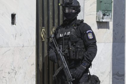 Perchezitii in Bucuresti si Ilfov intr o ancheta privind importul ilegal de masini de lux Sunt vizate 15