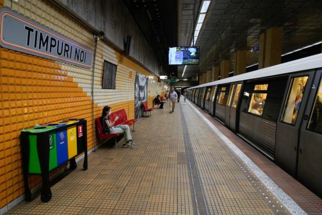 Peste 10000 de oameni au semnato o petitie prin care solicita sa nu fie crescut pretul biletului la metrou
