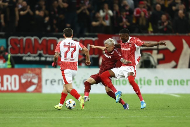 Petrila a izbucnit in lacrimi pe banca dupa accidentarea din derby se pare ca sezonul sau s a incheiat