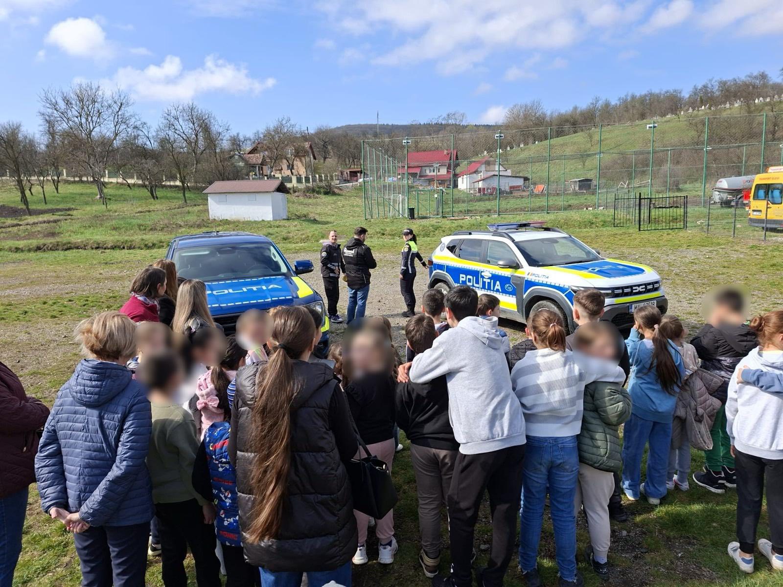 Politistii au intrat in doua scoli din Cluj provocand agitatie printre elevi Ce le au aratat criminalistii i a lasat fara cuvinte