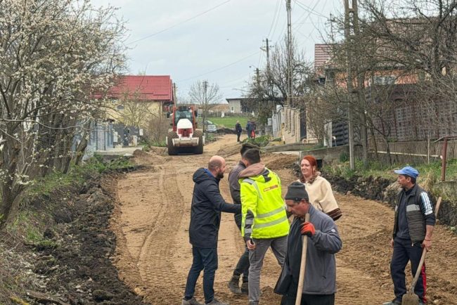 Primarul din Apahida viziteaza santierul si promite imbunatatiri semnificative Drumurile din Pata vor fi modernizate complet Voi fi prezent aici in fiecare saptamana