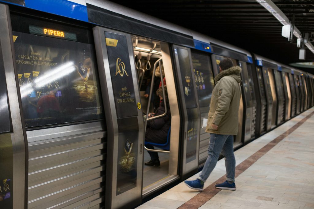 Proteste la Bucuresti in urma majorarii tarifelor la metrou Peste 11500 de persoane au semnat deja o petitie