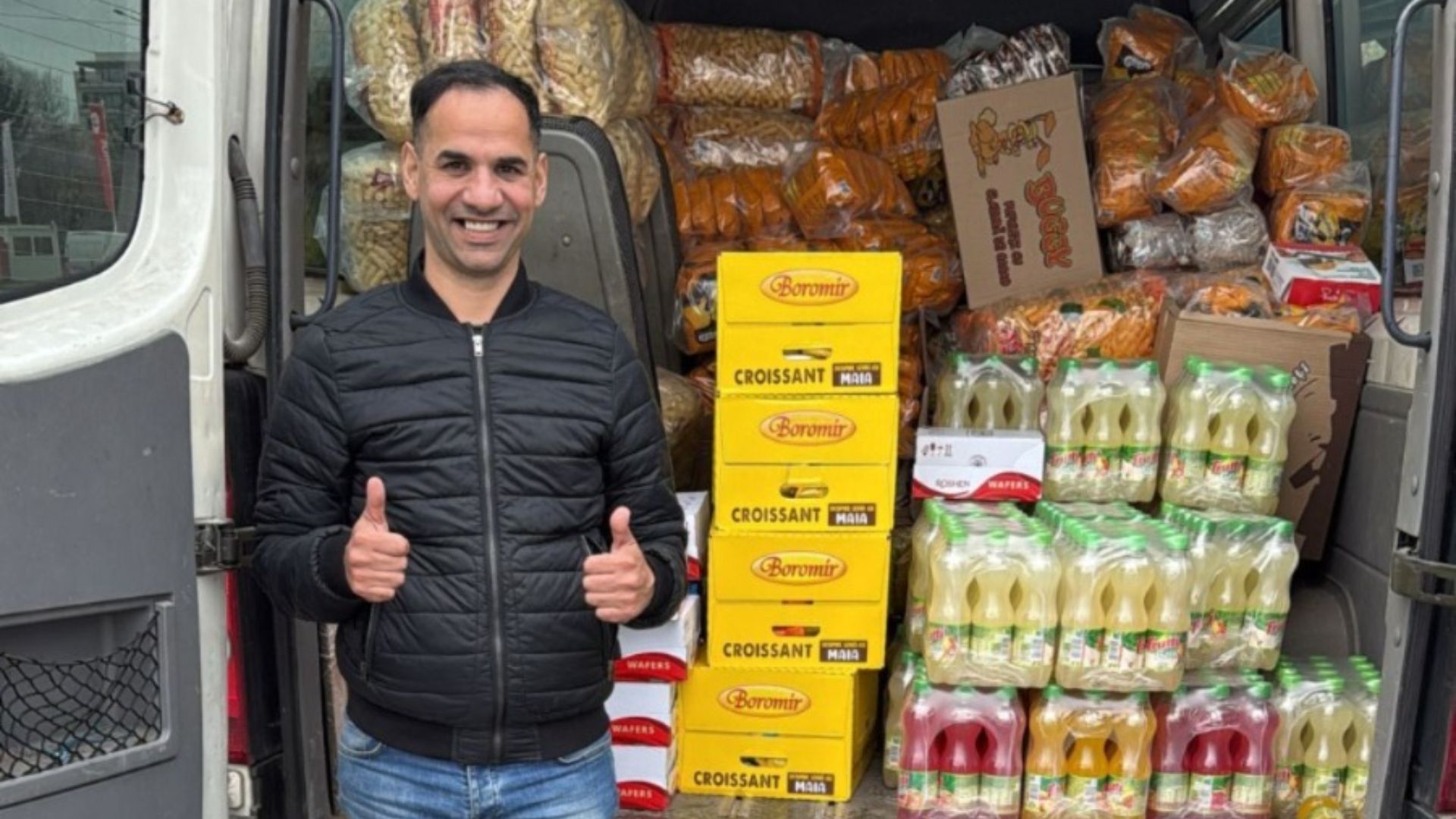 Remus barbatul crescut intr o casa de copii din Cluj se pregateste sa l sprijine pe Iepuras cu daruri pentru zeci de copii din centre FOTO