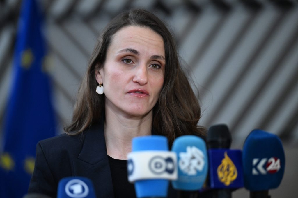 Romania furnizeaza ajutor umanitar Libanului Oana Toiu Romania isi manifesta solidaritatea prin asistenta umanitara Ajutoarele vor ajunge la Beirut printr un convoi international