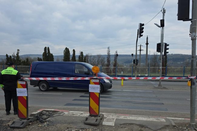 Schimbare semnificativa in traficul din Cluj Trecerea de pietoni de la Metro Floresti a fost scoasa iar soferii si pietonii trebuie sa se adapteze rapid