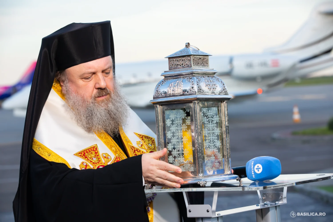 Sfanta Lumina ajunge in Romania cu un zbor special O misiune afectata de restrictiile din Ierusalim