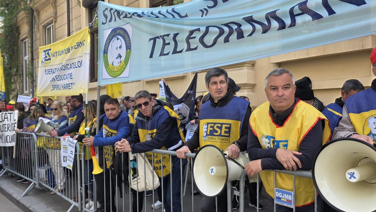 Sindicalistii din Educatie au protestat cu sirene si vuvuzele in fata Ministerului Nu ne fortati sa 1