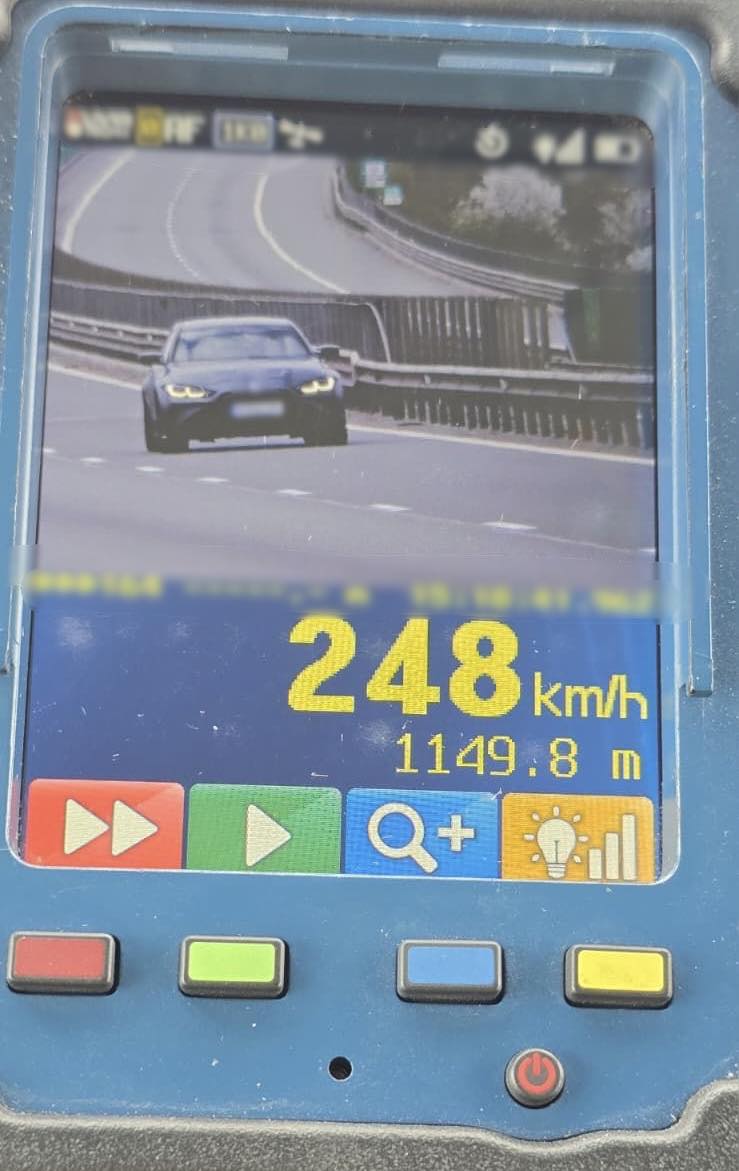Sofer din Bucuresti prins conducand cu 248 km h pe un segment al Autostrazii Transilvania