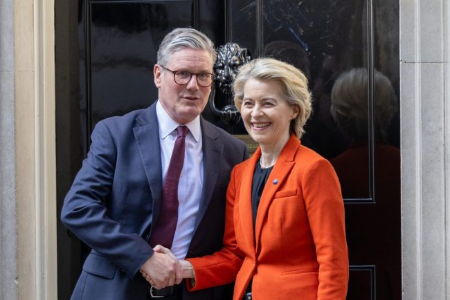 Starmer si von der Leyen discuta despre consolidarea relationilor intre Regatul Unit si Uniunea Europeana
