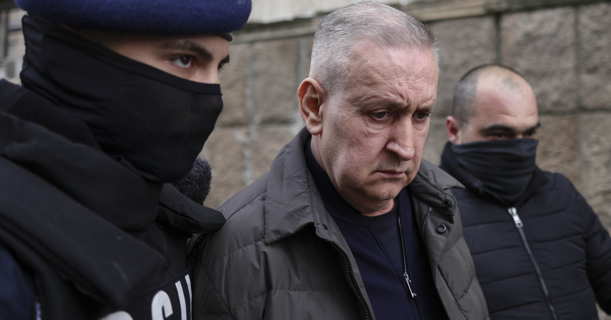 Stenograme Directorul ARR retinut de DNA a fost inregistrat in timp ce isi numara banii Procurorii au descoperit la el