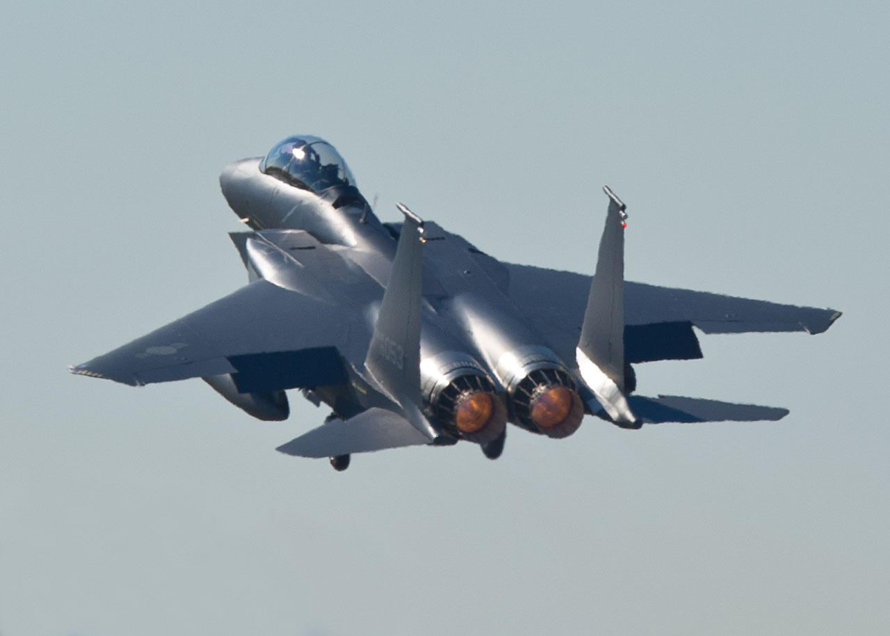 Tot ce trebuie sa stii despre avioanele de vanatoare F 15 Lovesc inainte de a fi depistate si ating viteze impresionante