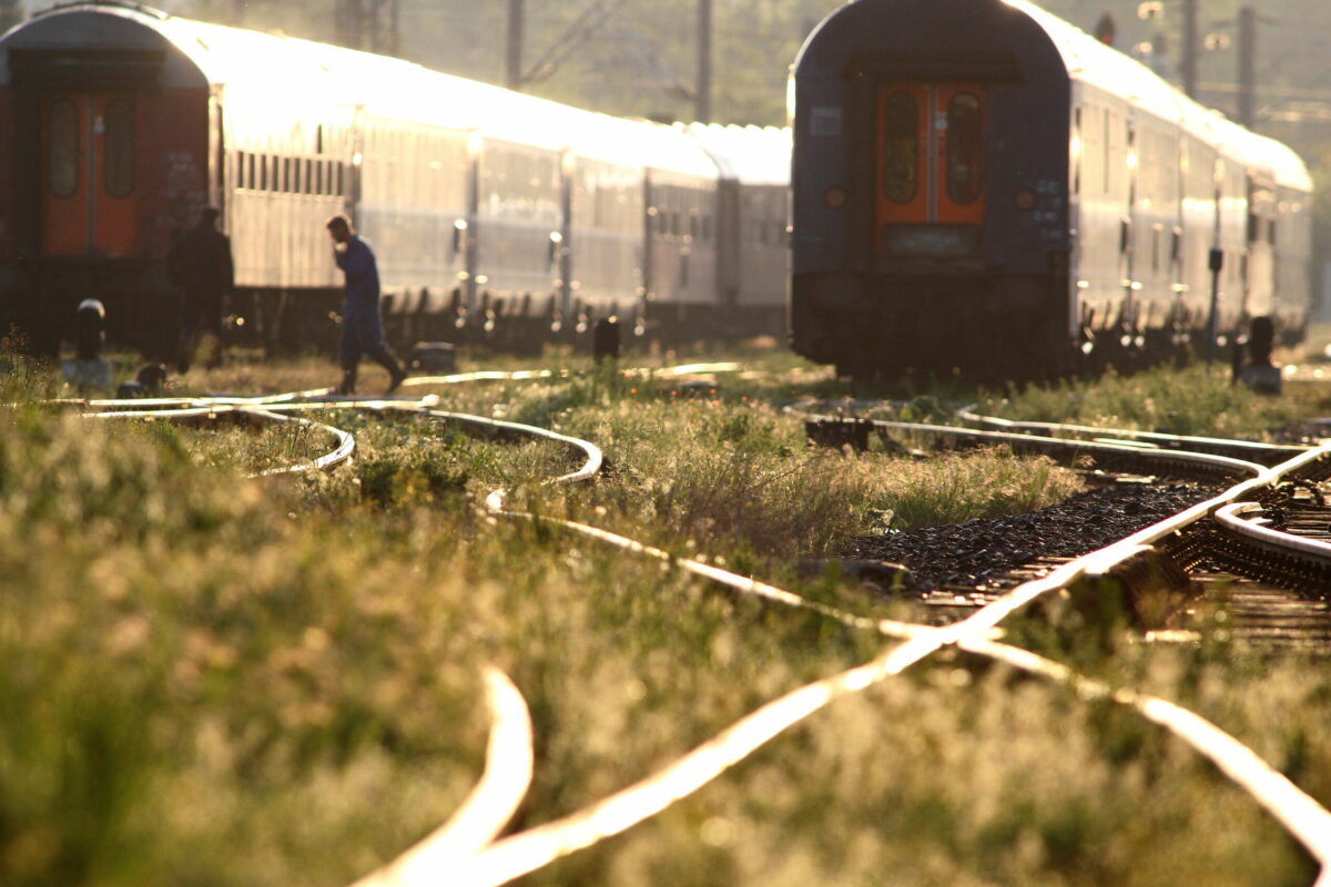 Traficul feroviar blocat pe linia Bucuresti Constanta dupa ce un tren a lovit mortal o femeie