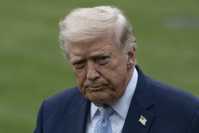 Trump ofera detalii despre salvarea celui de al doilea membru al echipajului avionului F 15E doborat in Iran L am salvat