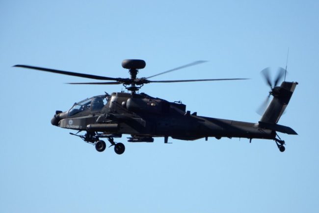 Un elicopter american Trageti Trageti Barbati inarmati din Iran au deschis focul asupra elicopterelor americane angajate in misiunea de salvare a pilotului disparut in urma atacului iranian
