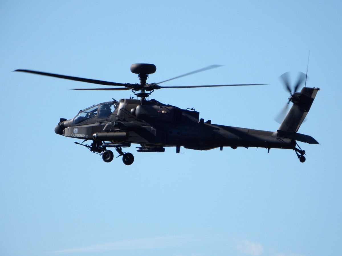 Un elicopter american Trageti Trageti Barbati inarmati din Iran au deschis focul asupra elicopterelor americane angajate in misiunea de salvare a pilotului disparut in urma atacului iranian