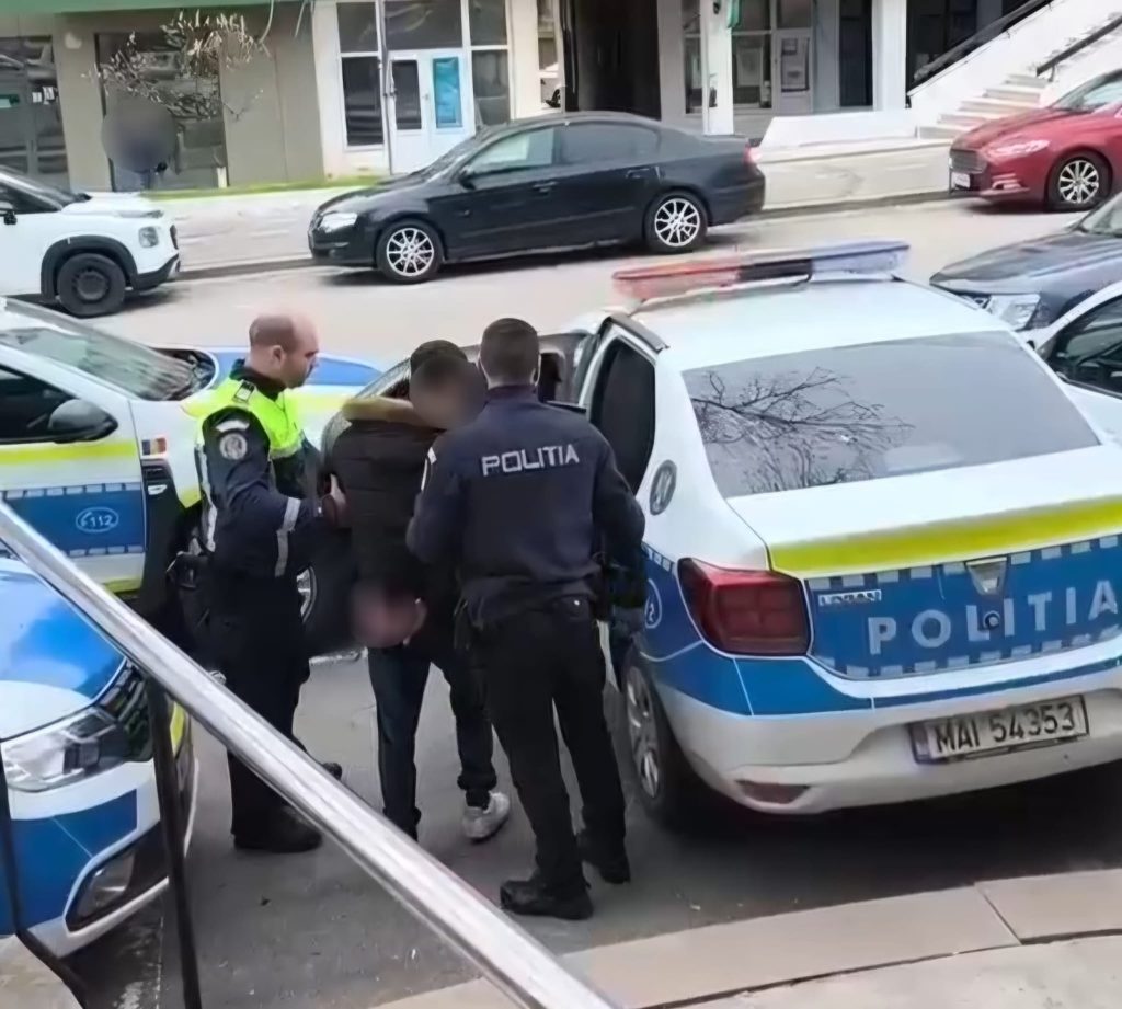 Un tanar a atacat un politist dupa ce acesta i a solicitat sa dea mai incet muzica