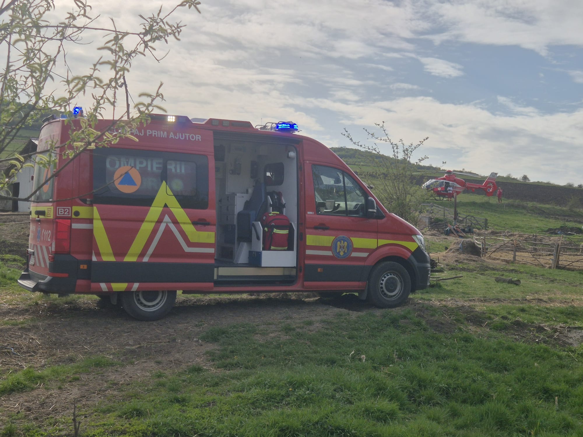 VIDEO Un tanar de 20 de ani din Cluj grav ranit de un utilaj agricol al unui tractor Elicopterul SMURD a fost trimis la locul incidentului
