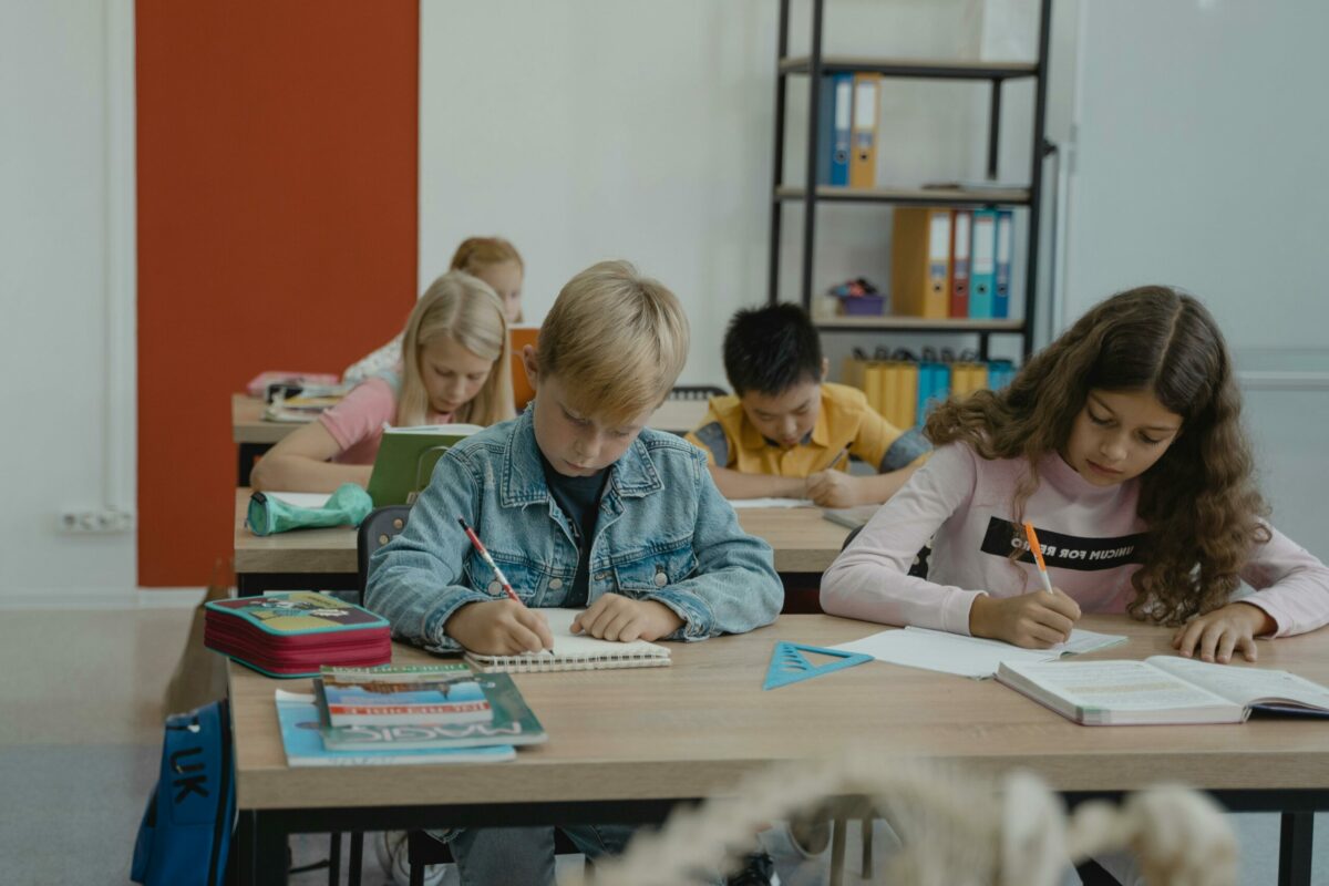 Vor fi oferite bursele inainte de Paste Raspunsul care ii va dezamagi pe elevi