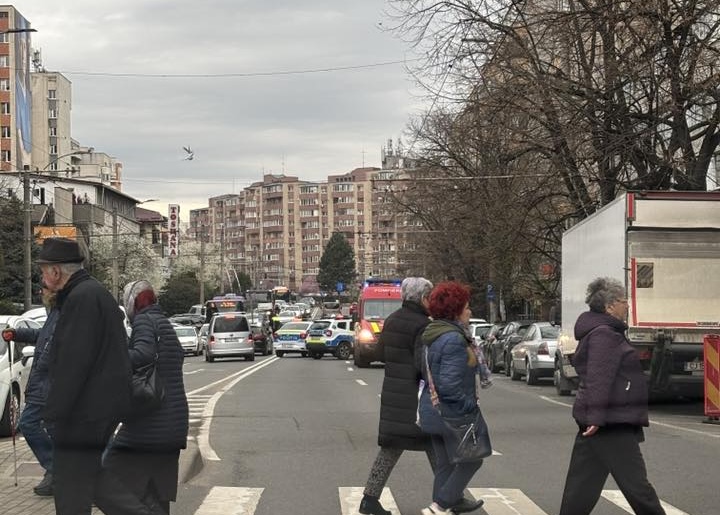 accident grav in cluj o alta persoana pieton a fost lovita de o masina o femeie de aproximativ 50 de ani a fost duse la spital