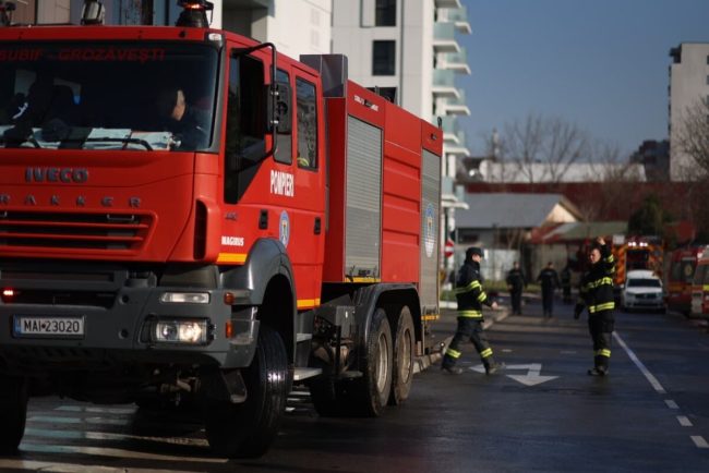 accident rutier pe dn 1a in boltesti scaini pompierii intervin pentru a salva persoanele afectate