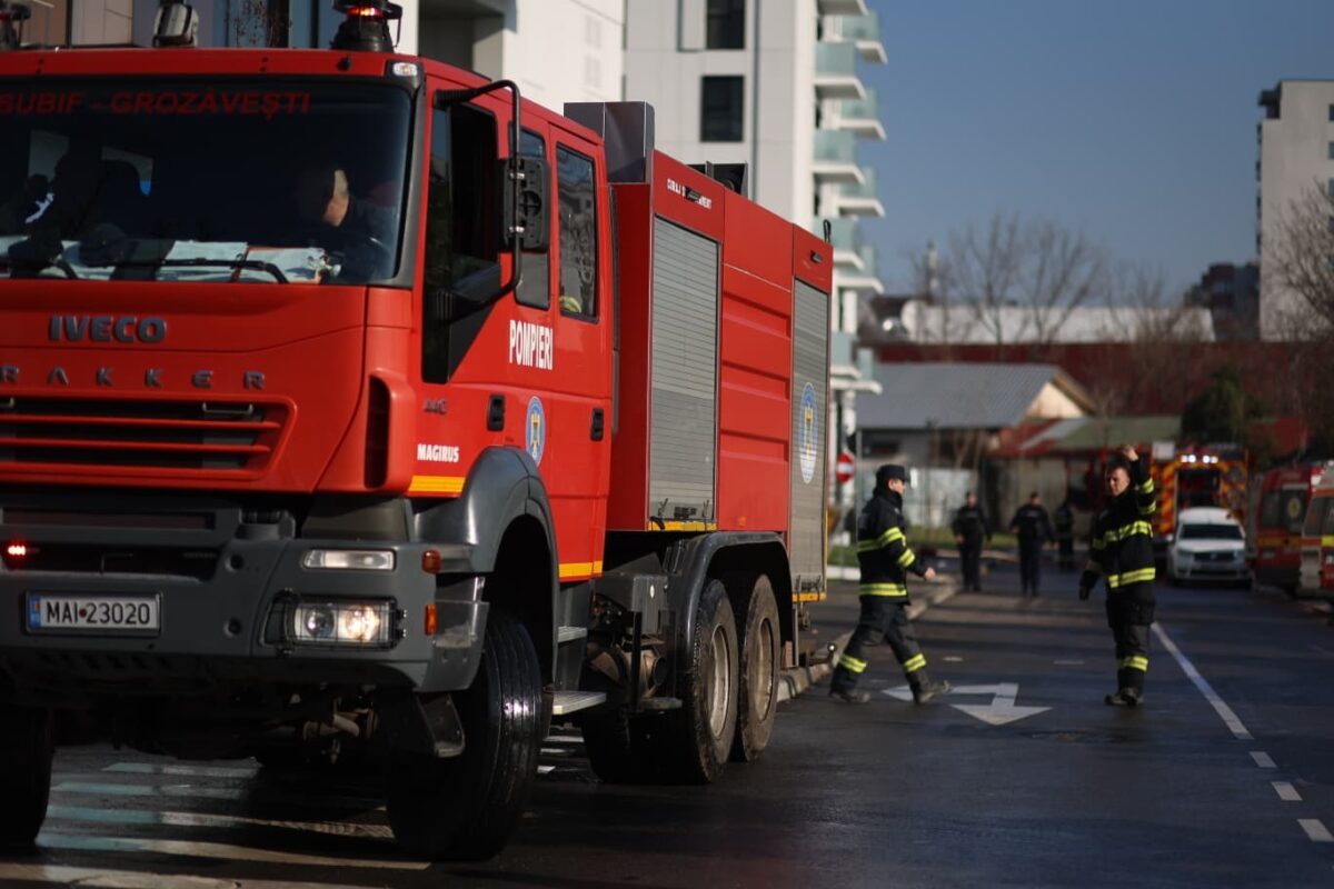 accident rutier pe dn 1a in boltesti scaini pompierii intervin pentru a salva persoanele afectate
