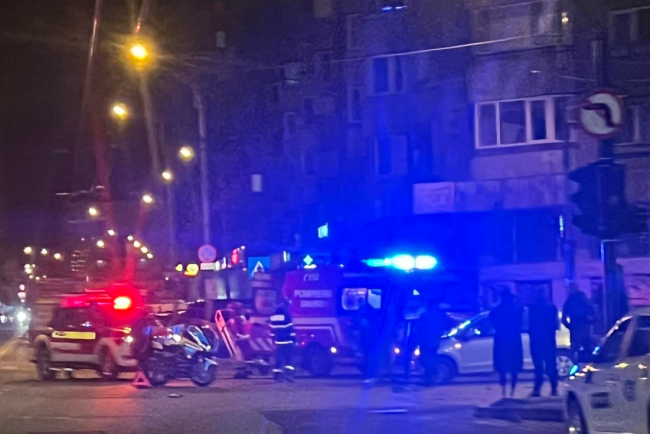 accidente in lant in cluj napoca in noaptea trecuta un motociclist a fost accidentat de o masina la intersectia strazilor fabricii si bucuresti si a fost dus la spital