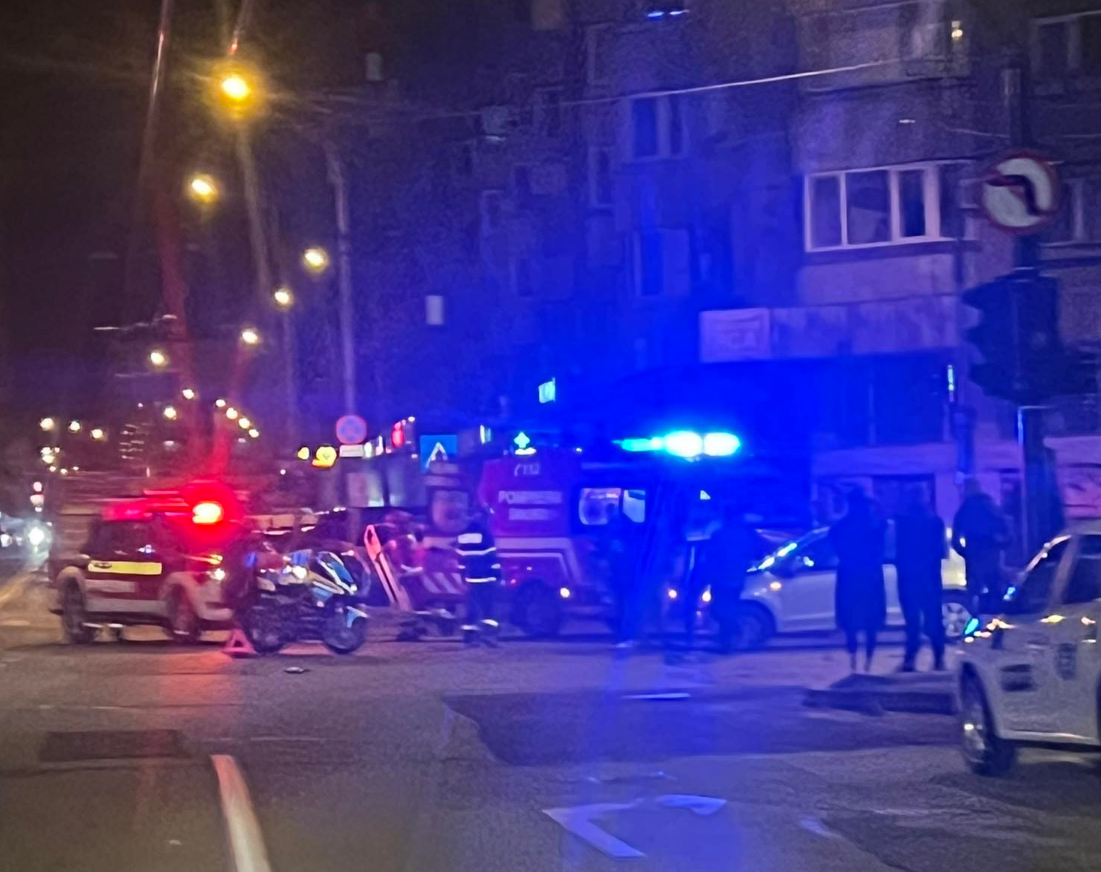 accidente in lant in cluj napoca in noaptea trecuta un motociclist a fost accidentat de o masina la intersectia strazilor fabricii si bucuresti si a fost dus la spital