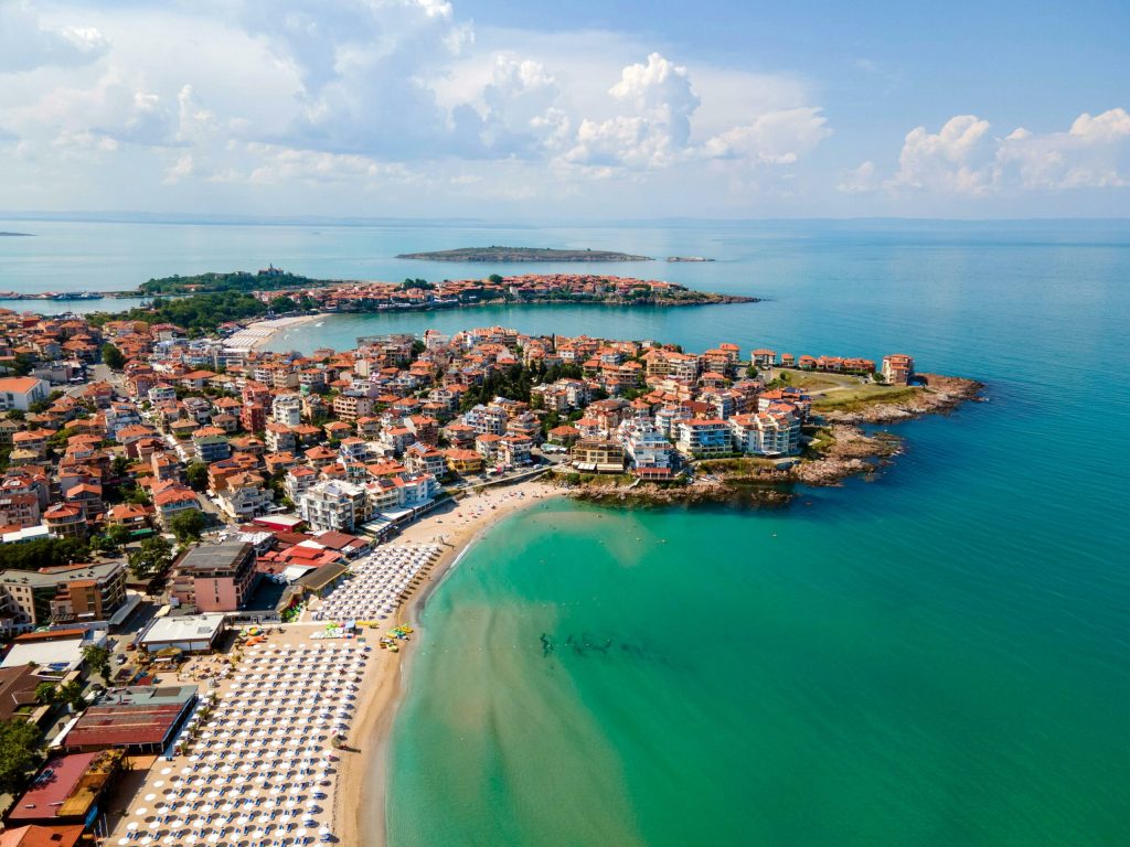 destinatia de vacanta adesea neglijata bijuteria emergenta a turismului european la o aruncatura de bat de romania