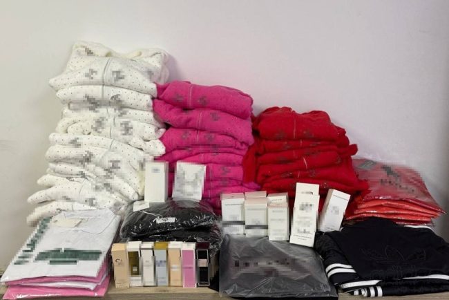 haine si parfumuri de contrabanda in valoare de 150000 de lei confiscate in constanta provenite din turcia