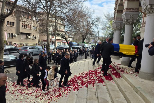 mircea lucescu va fi inmormantat astazi cu onoruri militare slujba va incepe in curand la biserica sf elefterie