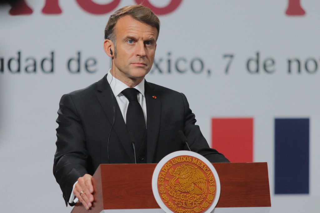 reactia vehementa a presedintelui francez macron dupa comentariile jignitoare ale lui trump referitoare la el si sotia sa