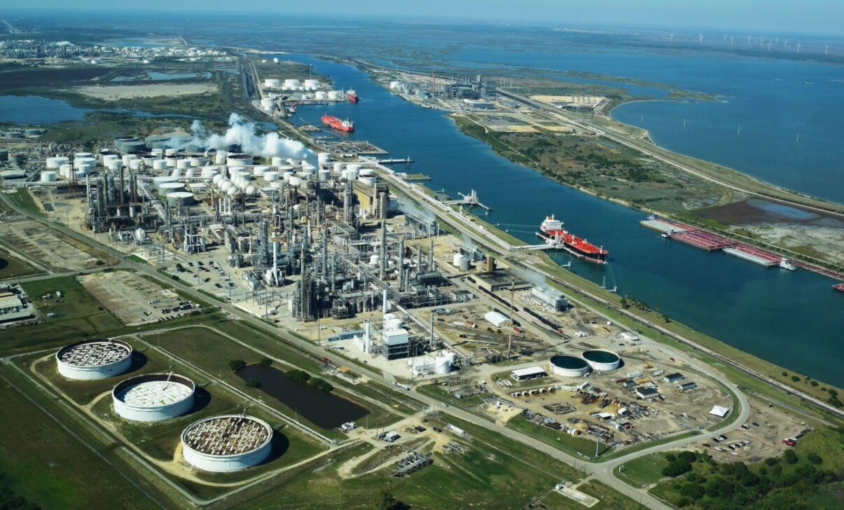 seceta ametinta productia de benzina in sua un centru energetic ar putea inchide mai multe rafinarii
