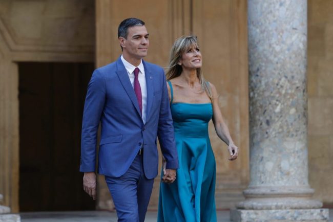 sotia premierului spaniei a fost oficial acuzata de coruptie