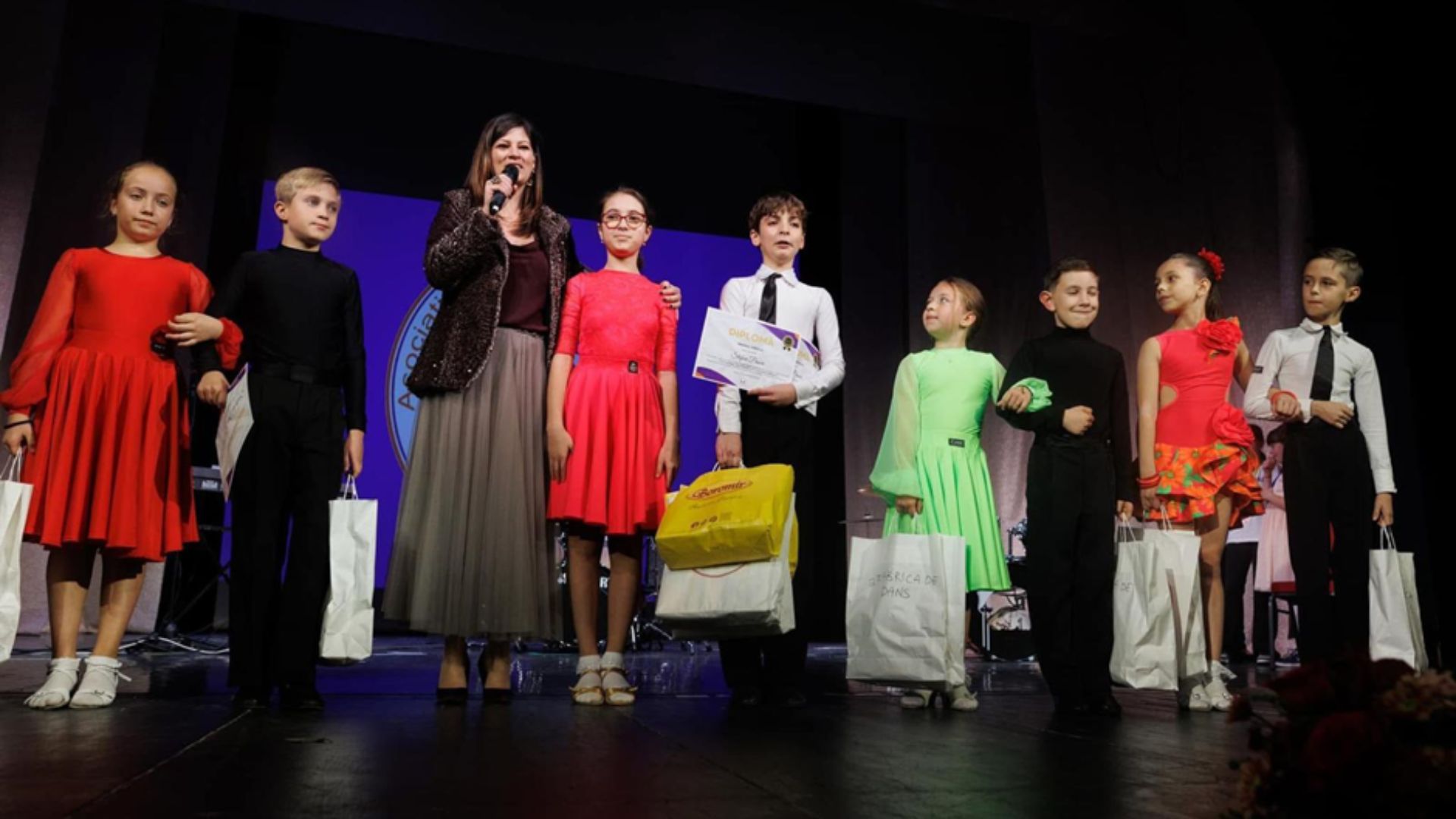 spectacol de talent si emotie la cluj 146 de copii din familii numeroase isi vor prezenta visurile pe scena