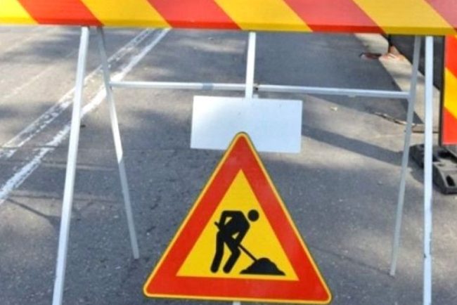 strada complet inchisa in floresti cluj traficul este blocat timp de ore intregi din cauza unei avarii la reteaua de apa soferii trebuie sa isi schimbe rutele
