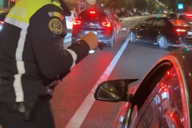 Actiuni de control pe drumurile din Cluj Sute de soferi verificati permise confiscate si cazuri de conducere sub influenta alcoolului descoperite intr o singura seara