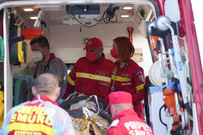 Ambii militari raniti in urma exploziei de la Botosani au suferit arsuri la cailer respiratorii si vor fi tratati in Belgia
