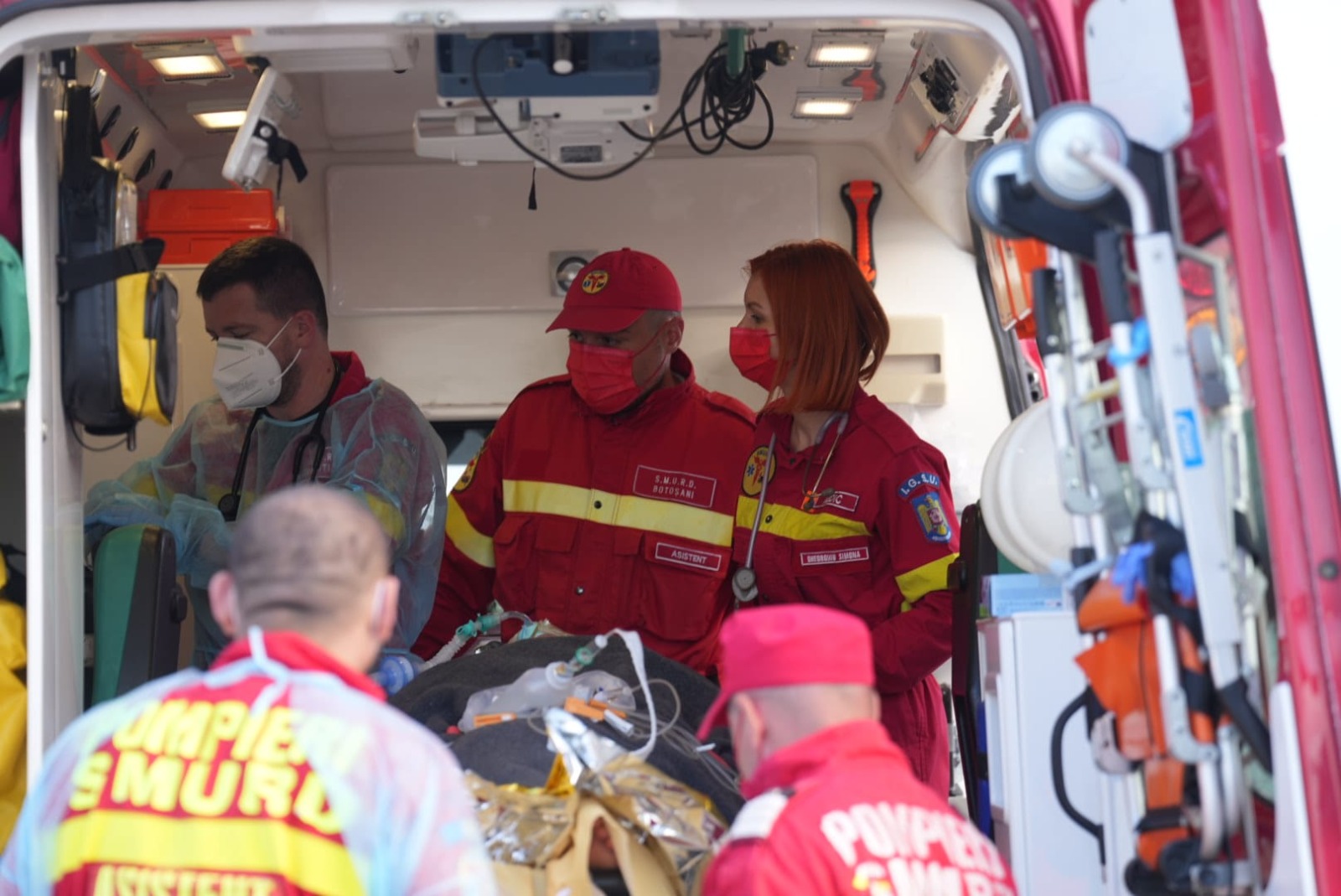 Ambii militari raniti in urma exploziei de la Botosani au suferit arsuri la cailer respiratorii si vor fi tratati in Belgia