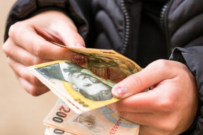 Cati romani au beneficiat de pensii speciale in martie 2026 Numarul acestora a crescut comparativ cu februarie