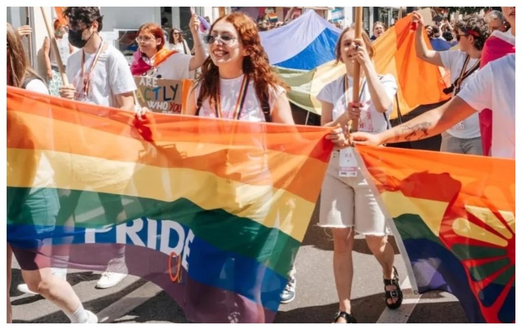 Comunitatea LGBT se intoarce pe strazile din Cluj Napoca Dorim sa aducem din nou culoare si bucurie in oras