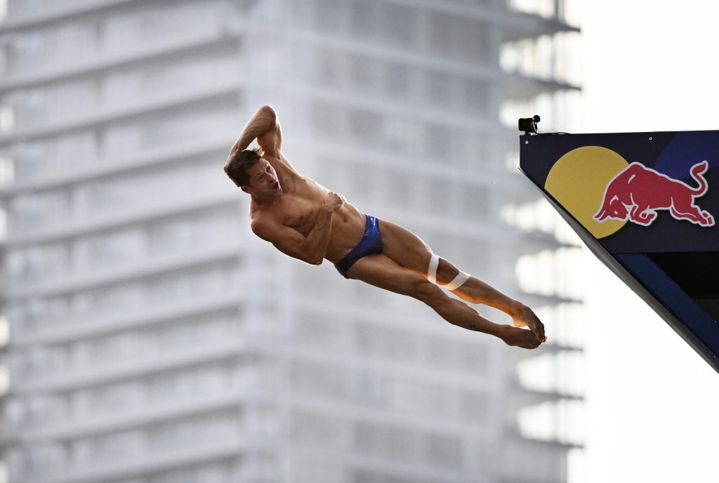 Constantin Popovici cel mai bun sportiv european in 2025 la sarituri in apa de la mare inaltime revine in competitie la Cupa Mondiala