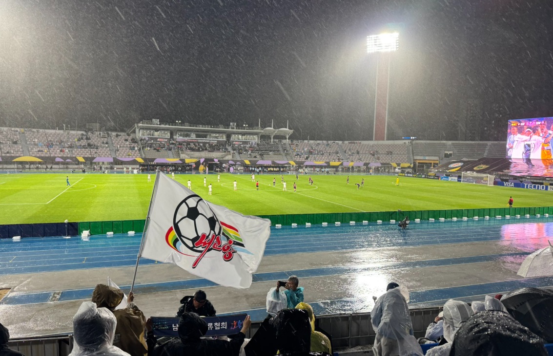 Coreea de Nord a invins Coreea de Sud la fotbal feminin Reactia fanilor a surprins presa internationala