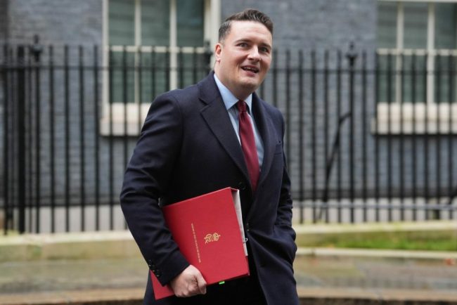 Criza politica in Marea Britanie Demisai Ministrului Sanatatii ridica semne de intrebare asupra viitorului lui Keir Starmer