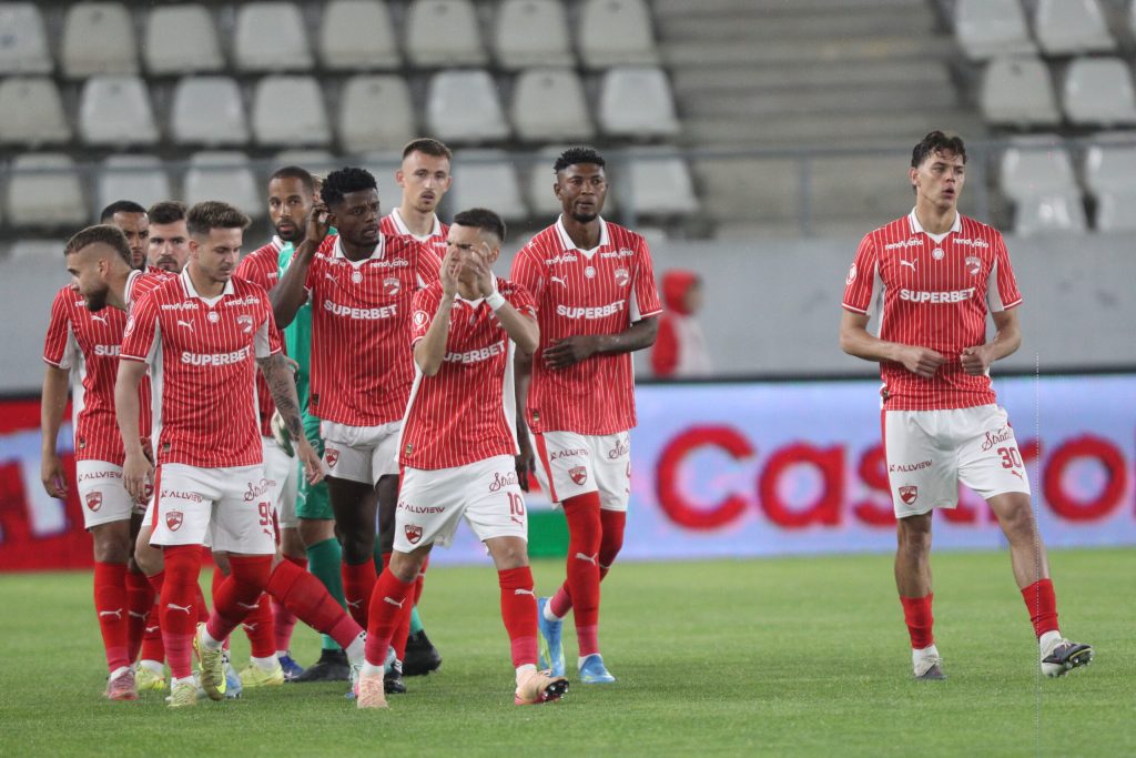 Derby cu Europa pe masa Dinamo si FCSB se intalnesc intr un meci esential